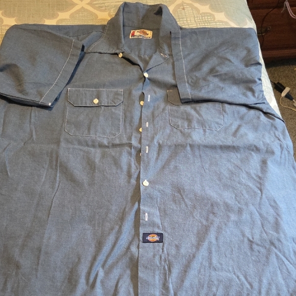 Dickies Men's Casual Blue Button Down Shirt - Picture 2 of 4